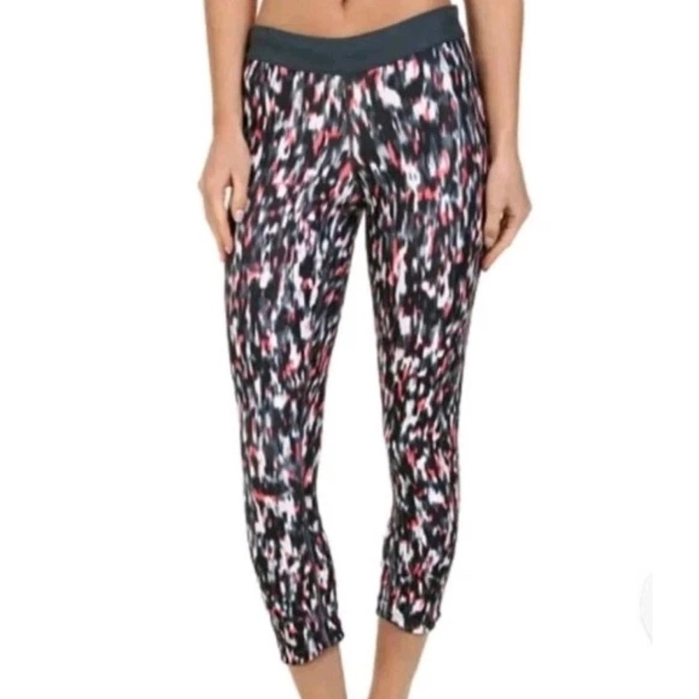 SALE Nike Dri Fit Womens Athletic Capris Leggings Abstract Print Size S - Picture 1 of 16